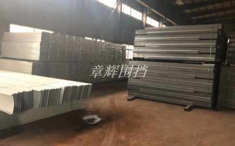 橡膠市政圍擋的性能特點及其適用領(lǐng)域介紹（橡膠市政圍擋特點）