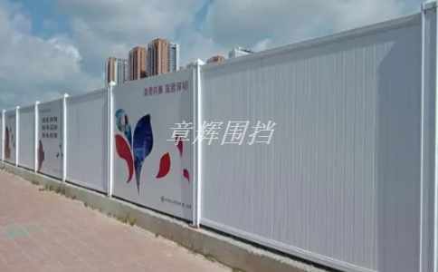 市政圍擋的設(shè)計(jì)和布置是否符合交通擁堵緩解的原則？(權(quán)衡市政圍擋的設(shè)計(jì)與交通擁堵的關(guān)系)