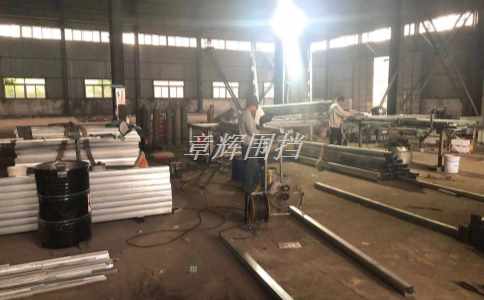 市政圍擋如何保證建筑施工現(xiàn)場(chǎng)的清潔和秩序？（市政圍擋在建筑施工衛(wèi)生管理中的作用研究）