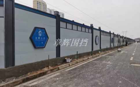市政圍擋在交通管制中的警示和引導作用如何發(fā)揮？