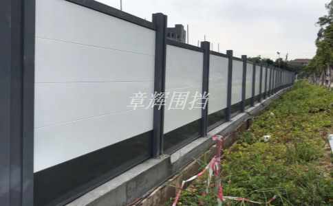 市政圍擋在不同天氣條件下的使用效果如何，如風(fēng)力、濕度等因素的影響？
